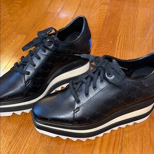 Stella McCartney Sneakers in Black with Comfortable Fit and Lightweight Design